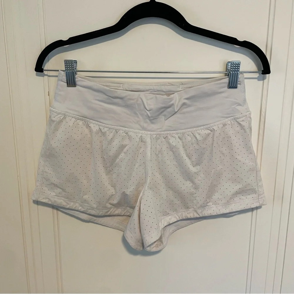 Lululemon Speed Up Athletic Shorts in White Eyelet Size 4‎